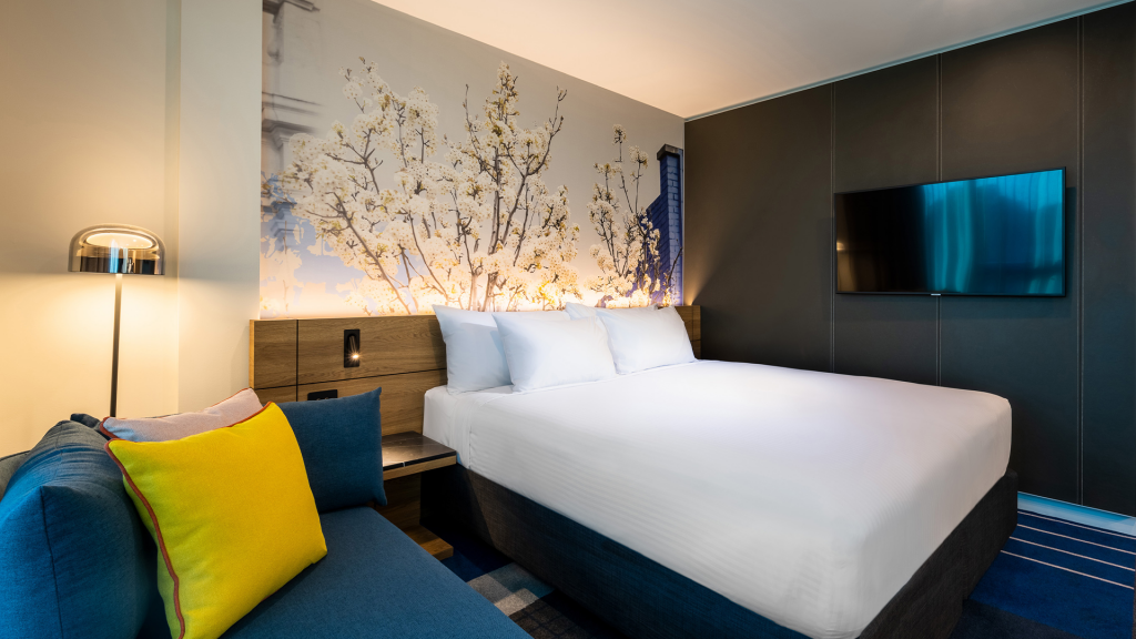 Deluxe King Room Novotel Melbourne Preston