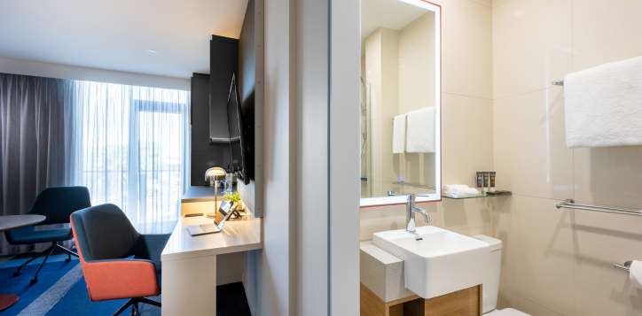 novotel-melbourne-preston_deluxe-suite_2_1920-x-1080-2-2