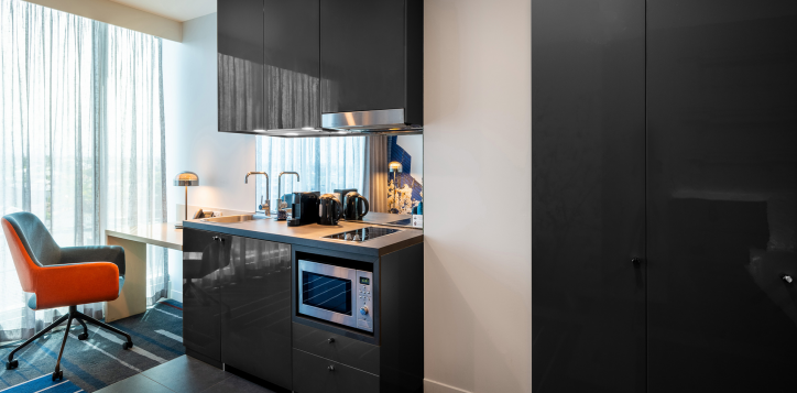 novotel-melbourne-preston_studio-king_kitchenette_1920-x-1080