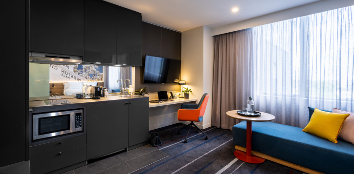 novotel-melbourne-preston_studio-queen_room-3_1920-x-1080