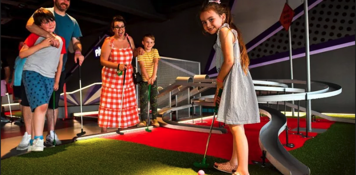 family-getaway-mini-golf-novotel-melbourne-preston-2